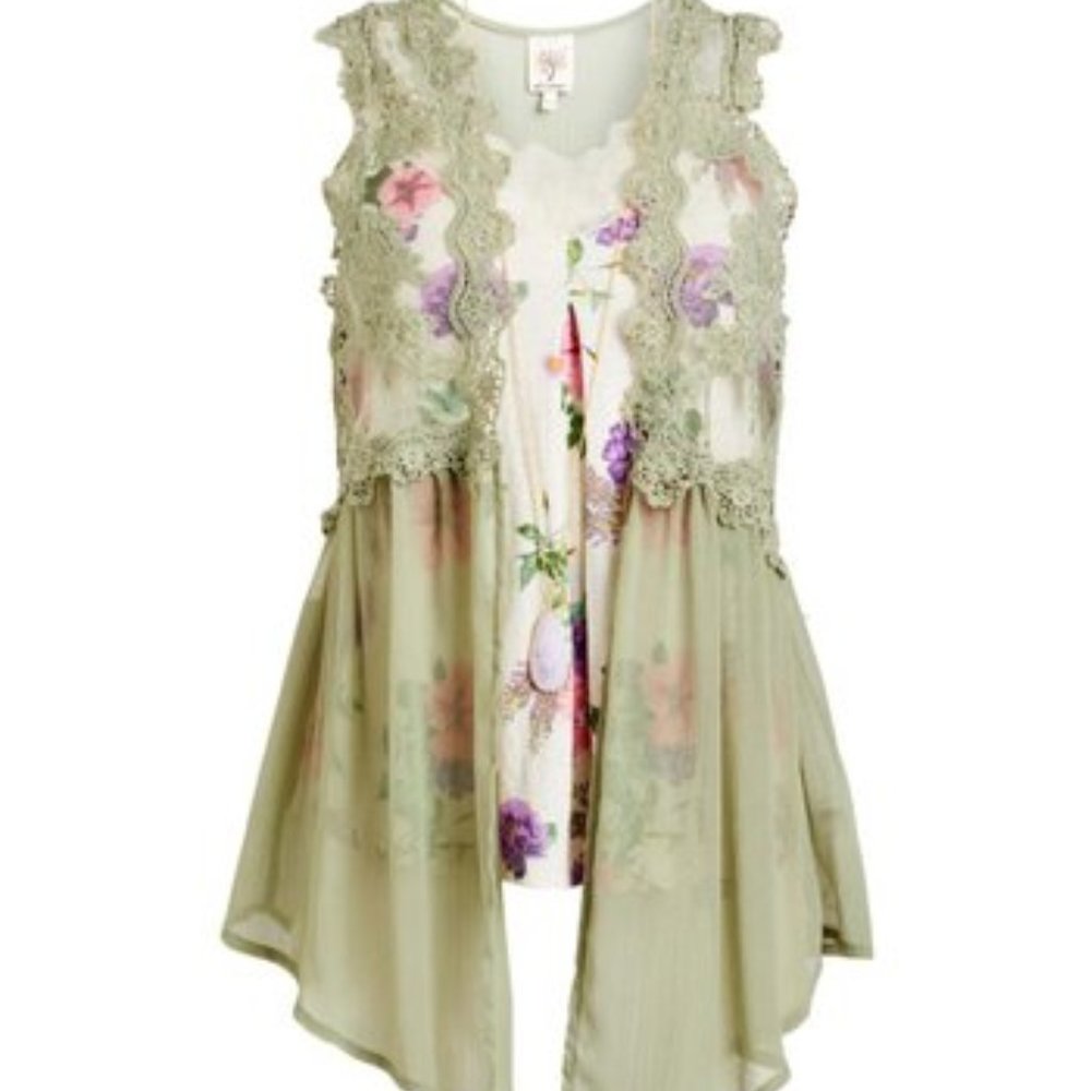 Tea Crochet-Detail Vest & White Floral V-Neck Tank